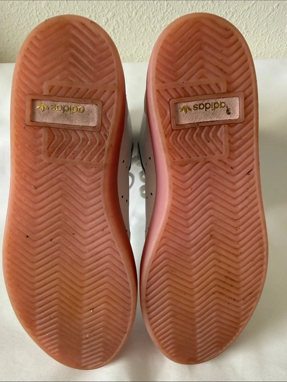 adidas Sleek Women’s White Mid-Top Sneakers with Pink Cupsole - Picture 5 of 9